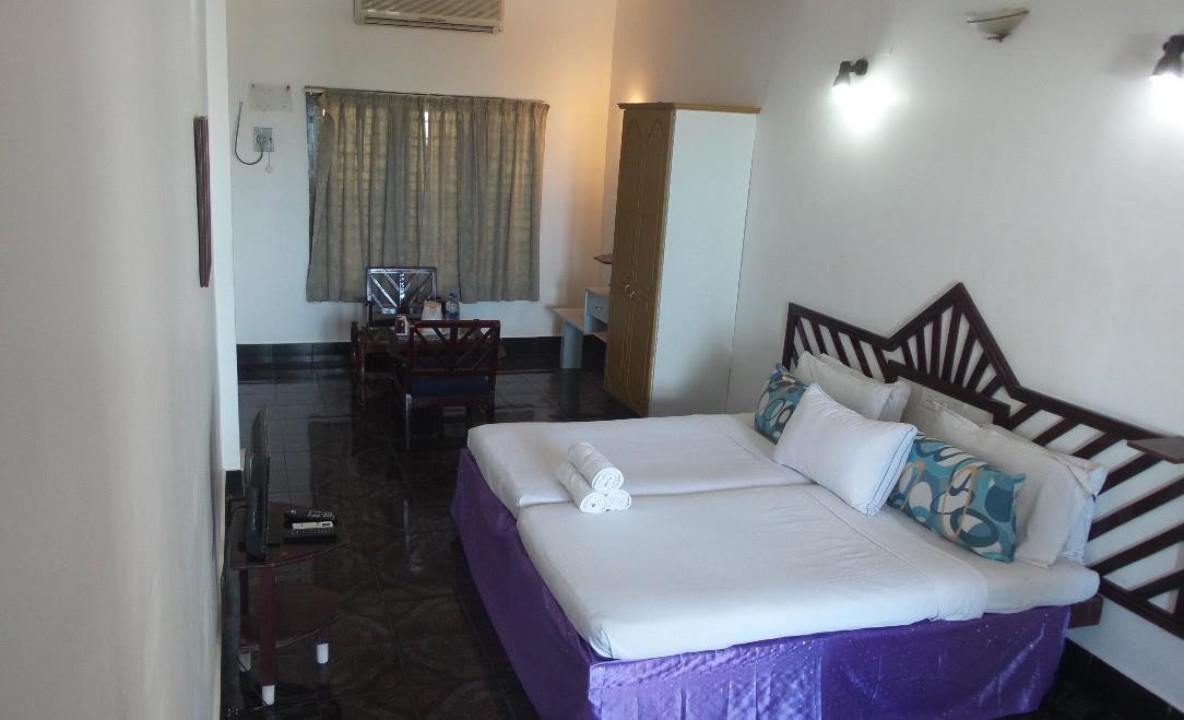 Raja Hotel Ковалам Екстериор снимка