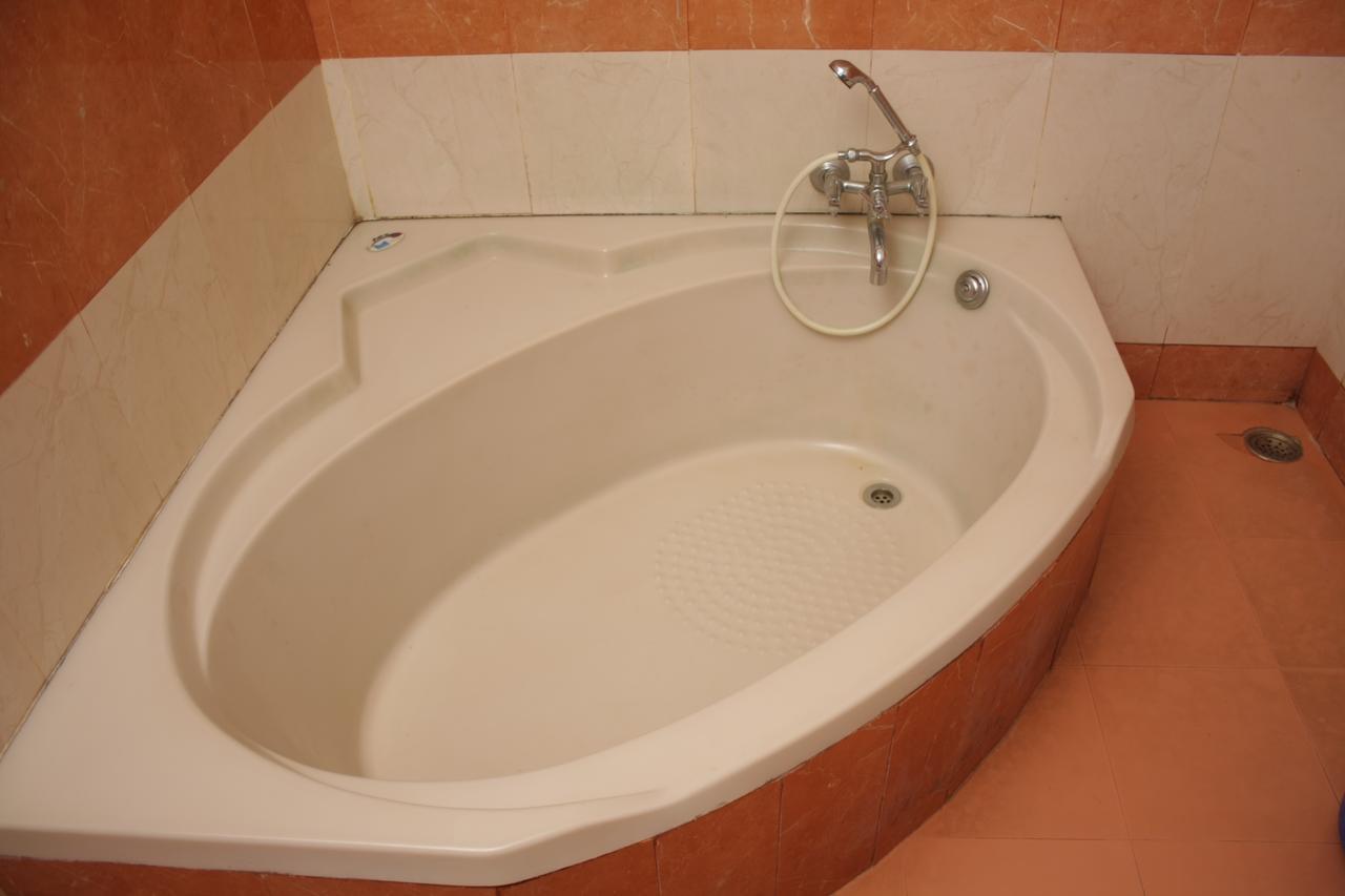 Raja Hotel Ковалам Екстериор снимка