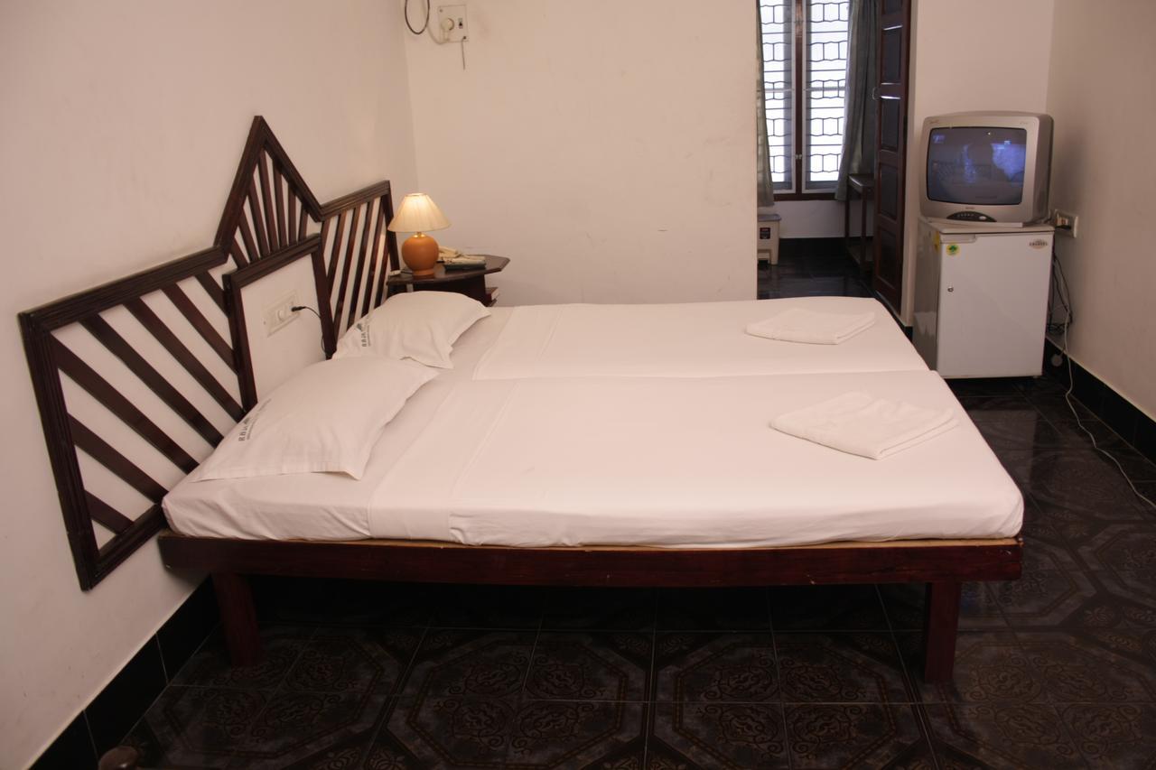 Raja Hotel Ковалам Екстериор снимка