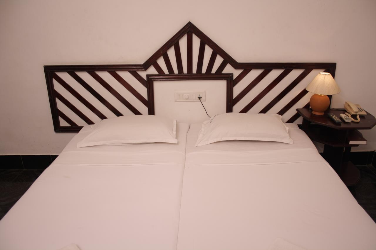 Raja Hotel Ковалам Екстериор снимка