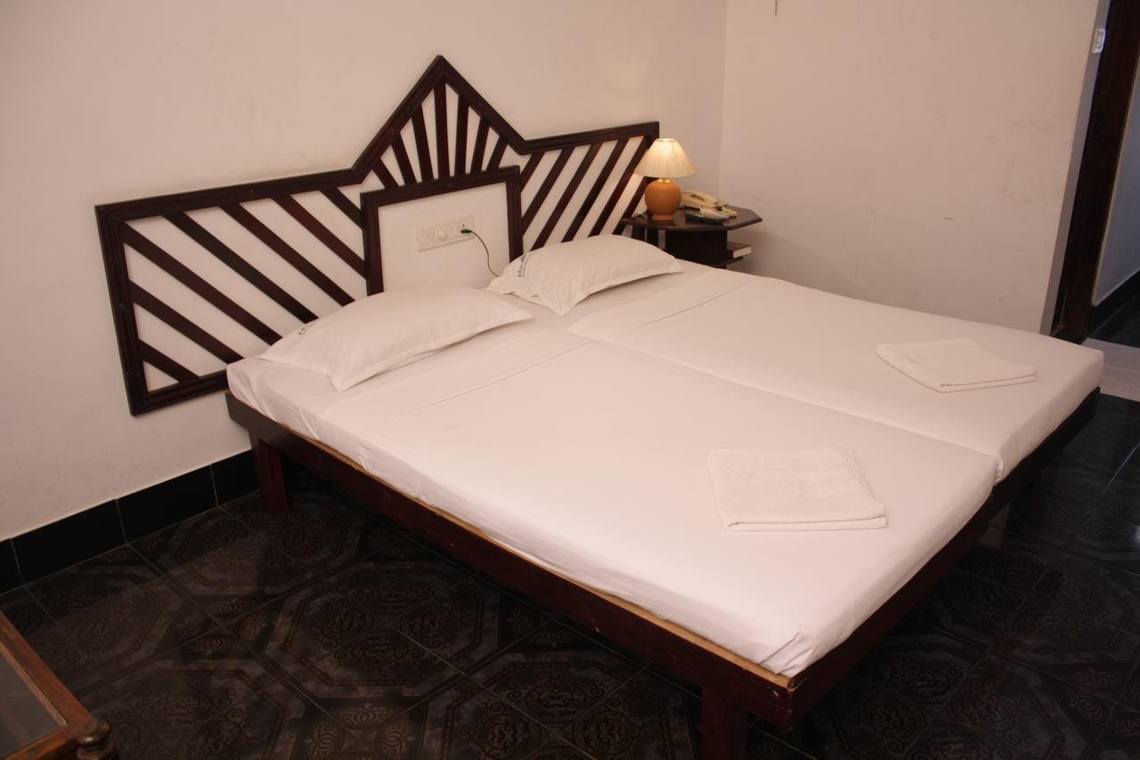 Raja Hotel Ковалам Екстериор снимка