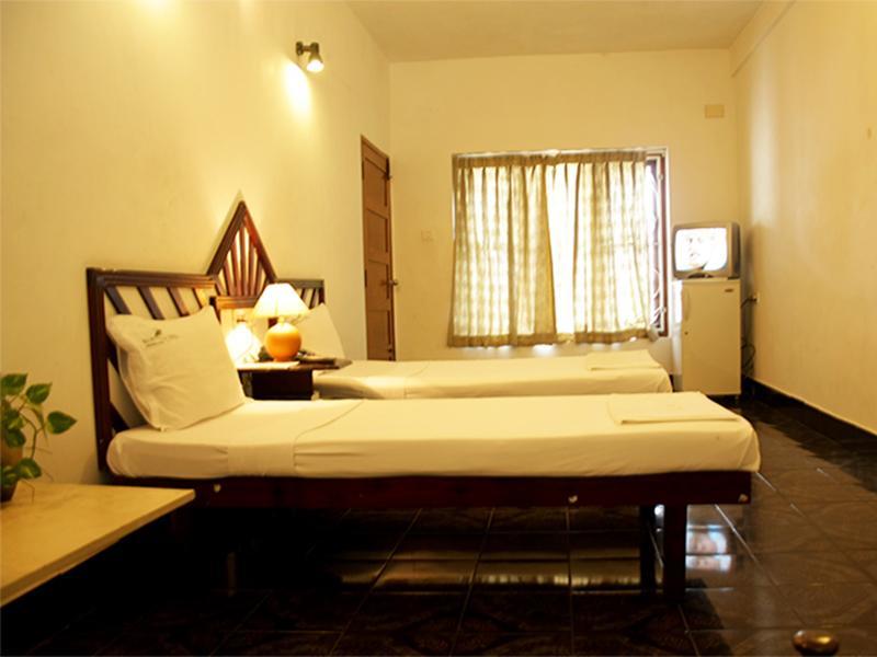 Raja Hotel Ковалам Екстериор снимка